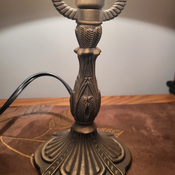 Vintage Antique Table Top Lamp Floral Stained Glass Table Lamp - Picture 6 of 12